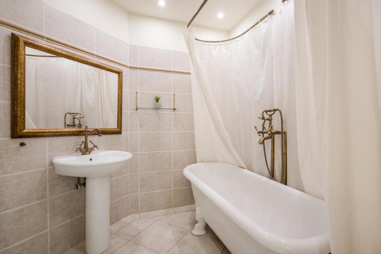 Basilica And Castle View Luxury Suite, Free Parking Reservation Needed Budapest Eksteriør bilde